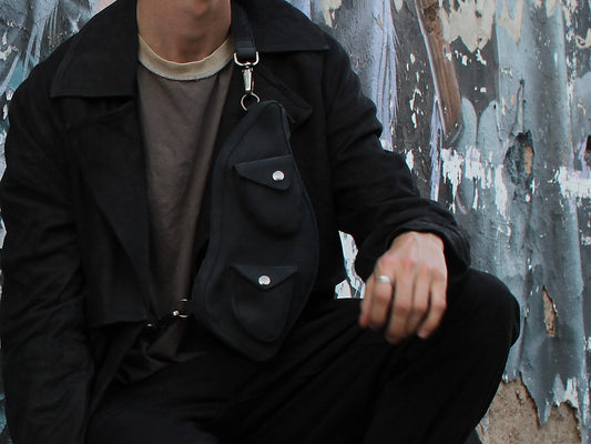 Hígado Sling Bag worn while seated