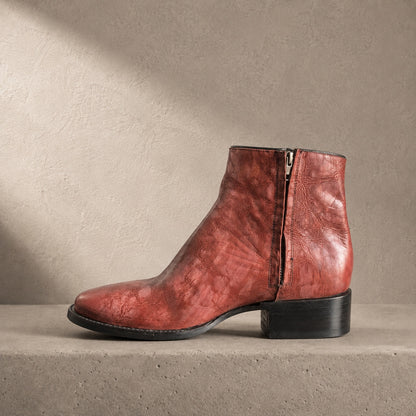 Sencillo Short Red leather boot construction detail