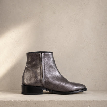 Sencillo Short Silver leather boot construction detail