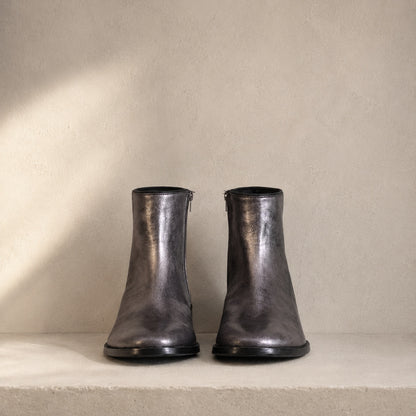 Sencillo Short Silver leather boot pair view