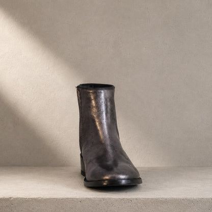 Sencillo Short Silver repairable leather boot by IO