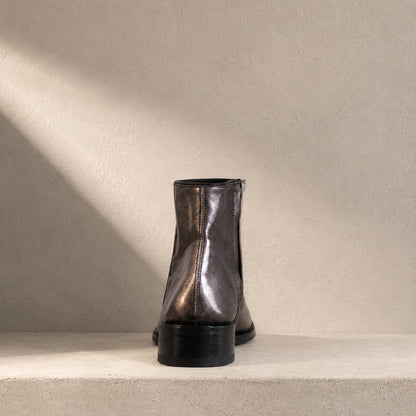Sencillo Short Silver aged silver leather boot by IO