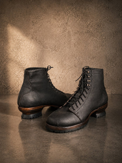 Logger Short Black leather boot profile
