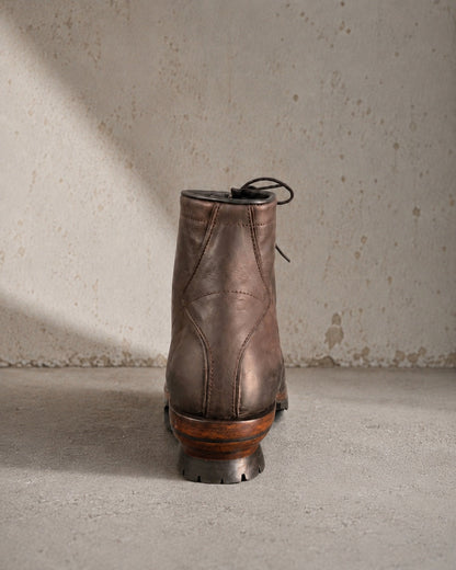 Logger Short Brown leather boot