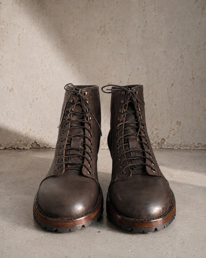 Logger Short Brown leather boot
