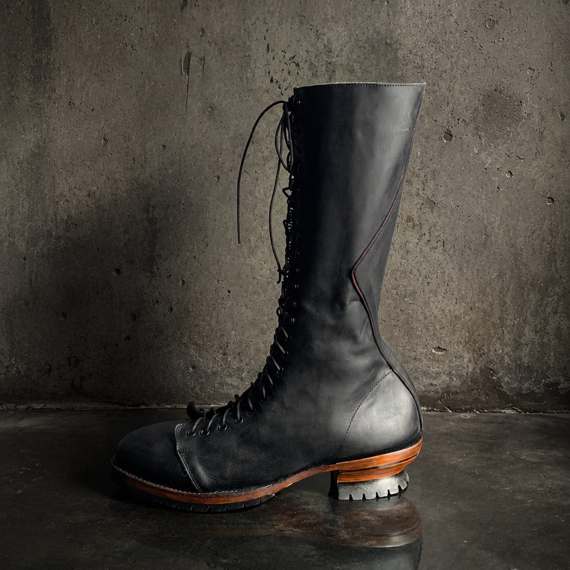 Logger Tall Black leather boot