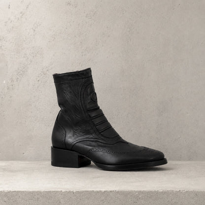 Oxford Short black leather boot detail