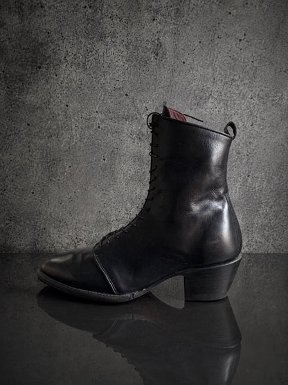 Plancha Short handmade leather boot pair view